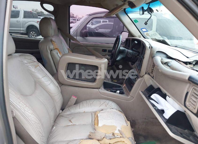 Photo 5 of 2004 Chevrolet Tahoe LT (VIN 1GNEC13Z14R277102)