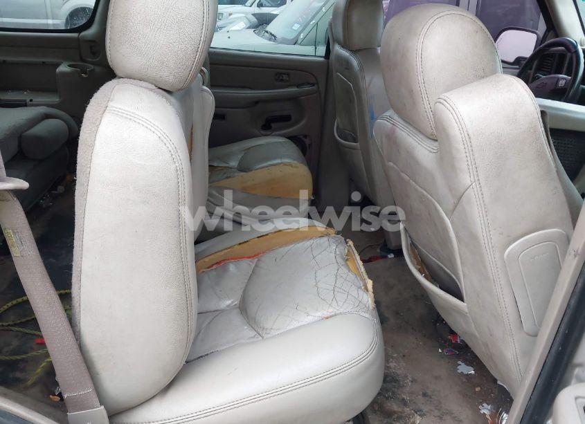 Photo 8 of 2004 Chevrolet Tahoe LT (VIN 1GNEC13Z14R277102)