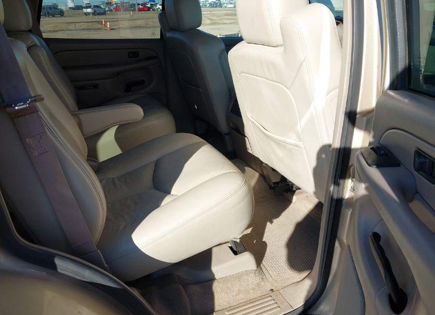 Photo 8 of 2005 Chevrolet Tahoe LT (VIN 1GNEC13Z15J241622)