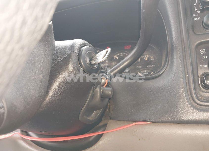 Photo 11 of 2002 Chevrolet Tahoe LT (VIN 1GNEC13Z22R197594)