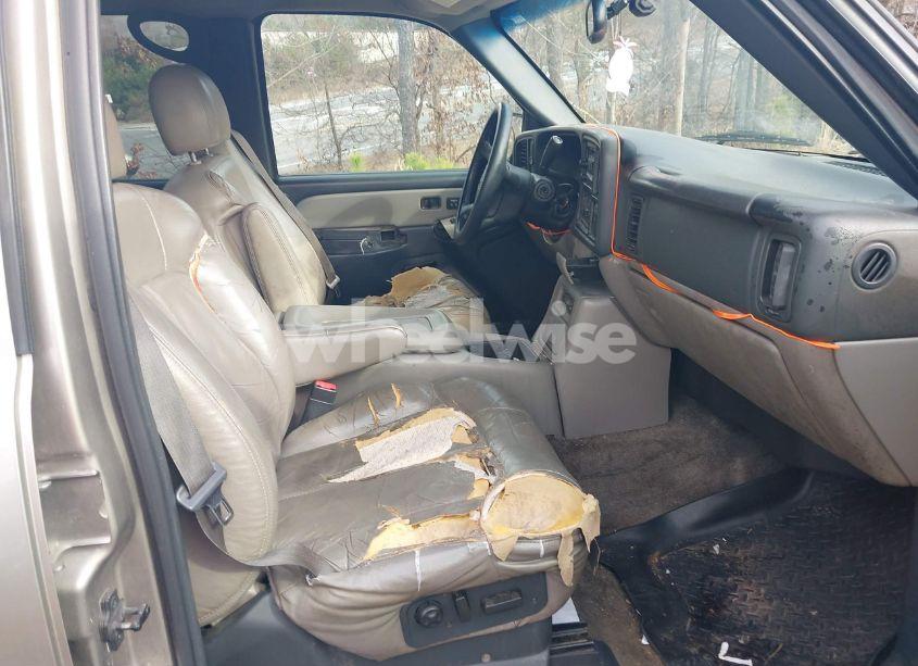 Photo 5 of 2002 Chevrolet Tahoe LT (VIN 1GNEC13Z22R197594)