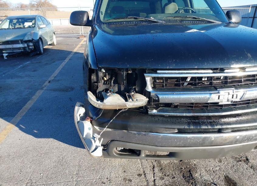 Photo 6 of 2003 Chevrolet Tahoe LS (VIN 1GNEC13Z23J190161)