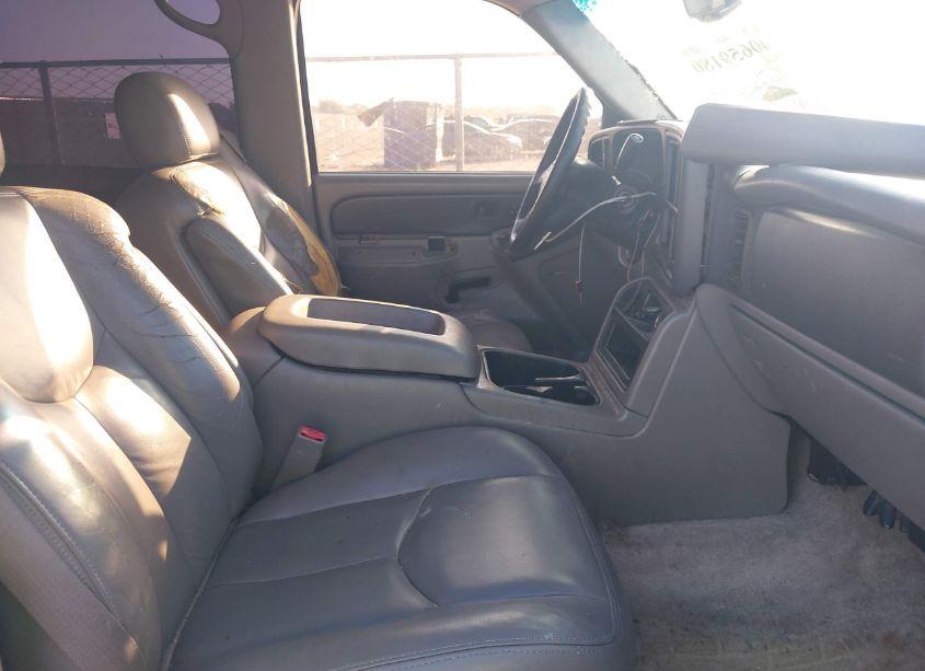 Photo 5 of 2003 Chevrolet Tahoe LT (VIN 1GNEC13Z23R115607)