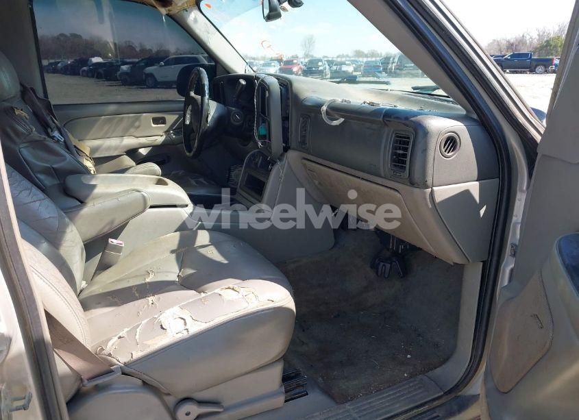 Photo 5 of 2004 Chevrolet Tahoe LS (VIN 1GNEC13Z24J205775)