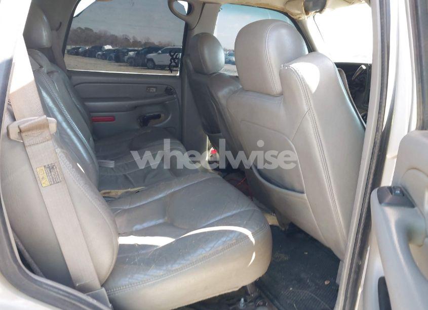 Photo 8 of 2004 Chevrolet Tahoe LS (VIN 1GNEC13Z24J205775)