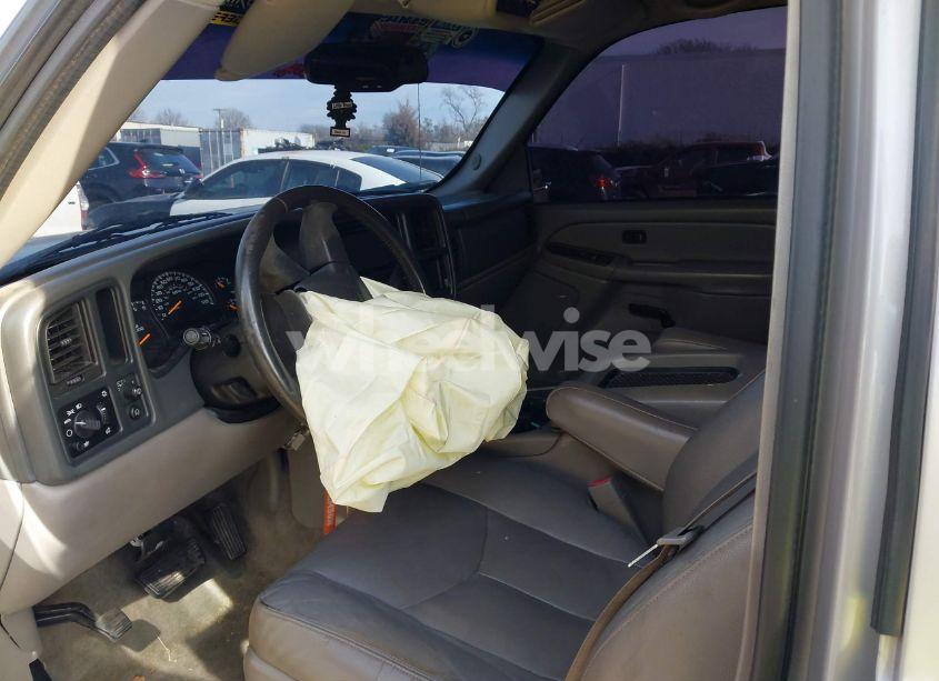 Photo 5 of 2004 Chevrolet Tahoe LS (VIN 1GNEC13Z24R307482)