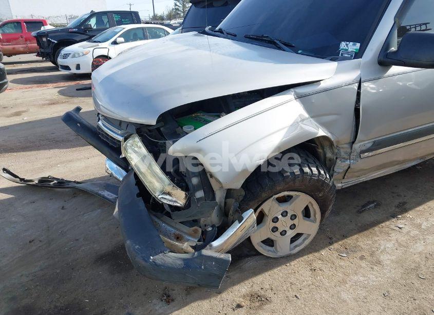 Photo 6 of 2004 Chevrolet Tahoe LS (VIN 1GNEC13Z24R307482)