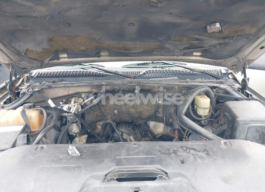 Photo 10 of 2002 Chevrolet Tahoe LS (VIN 1GNEC13Z32R304720)