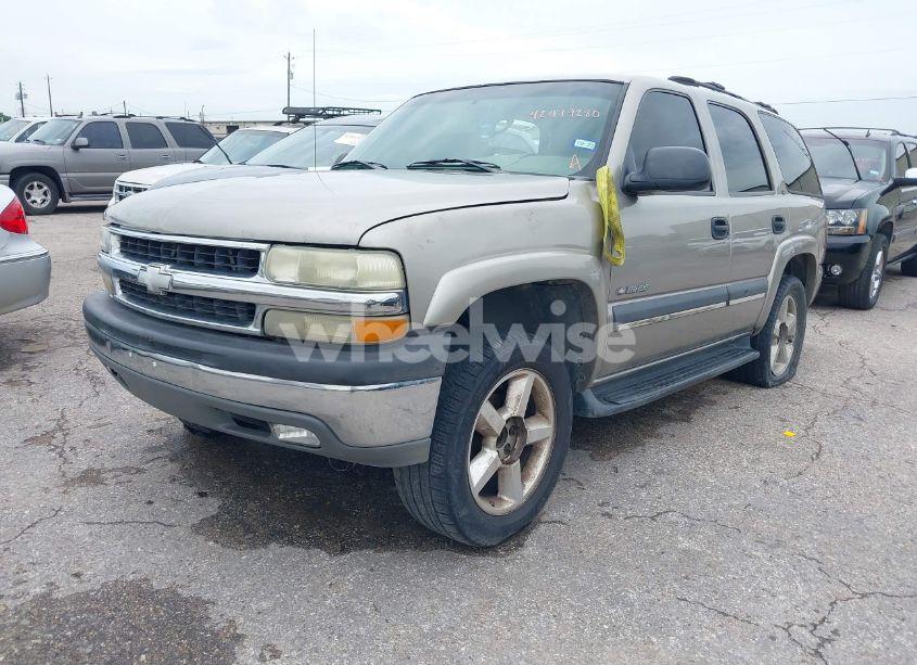Photo 2 of 2002 Chevrolet Tahoe LS (VIN 1GNEC13Z32R304720)
