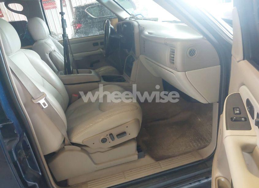 Photo 5 of 2003 Chevrolet Tahoe LT (VIN 1GNEC13Z33J171859)