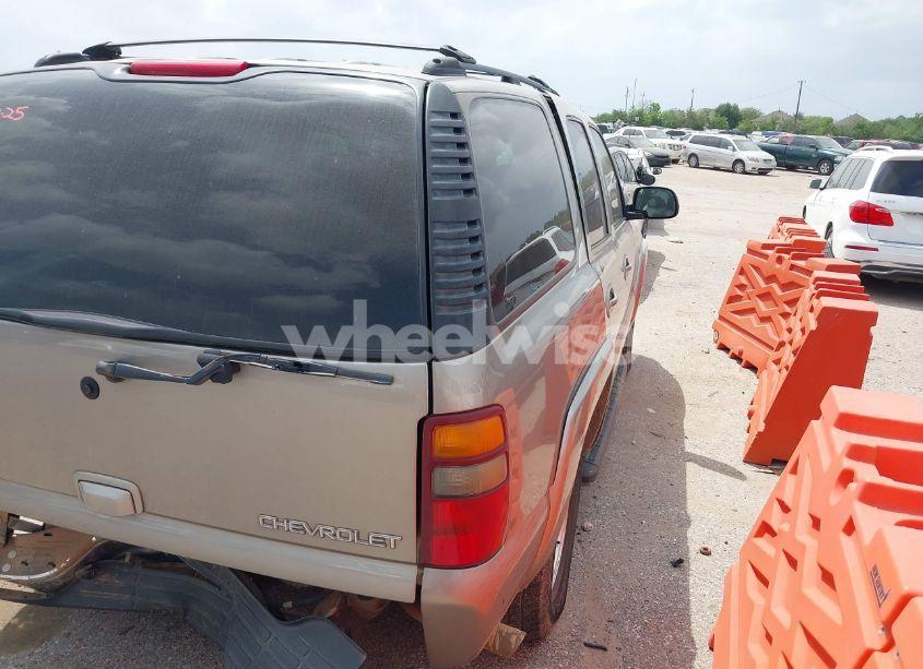 Photo 4 of 2003 Chevrolet Tahoe LT (VIN 1GNEC13Z33J280130)