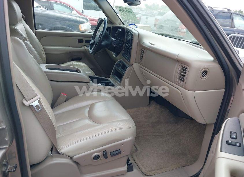 Photo 5 of 2003 Chevrolet Tahoe LT (VIN 1GNEC13Z33J280130)