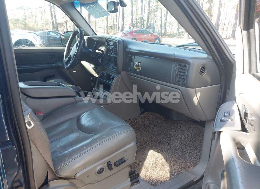 Photo 5 of 2003 Chevrolet Tahoe LT (VIN 1GNEC13Z33R225159)