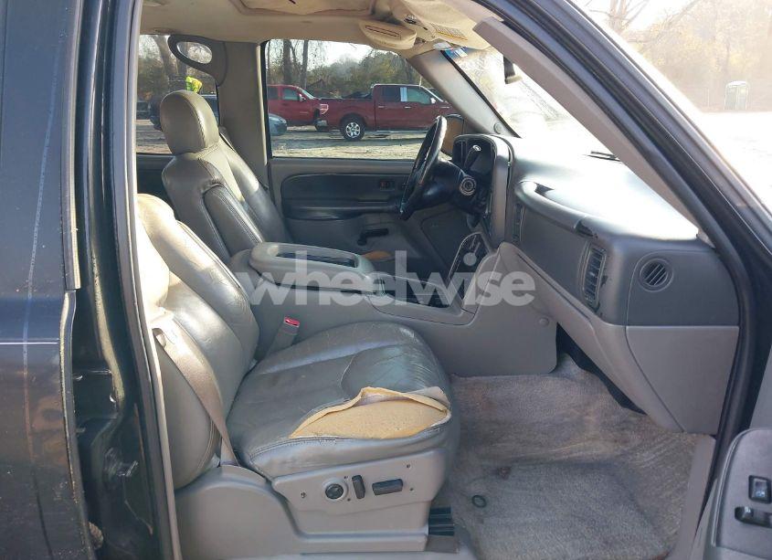 Photo 5 of 2003 Chevrolet Tahoe LT (VIN 1GNEC13Z33R299259)