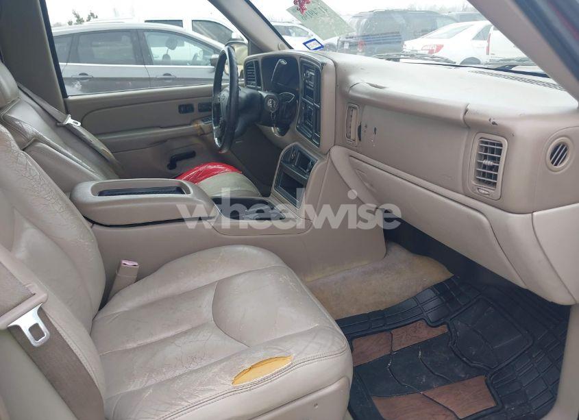 Photo 5 of 2004 Chevrolet Tahoe LT (VIN 1GNEC13Z34J203100)