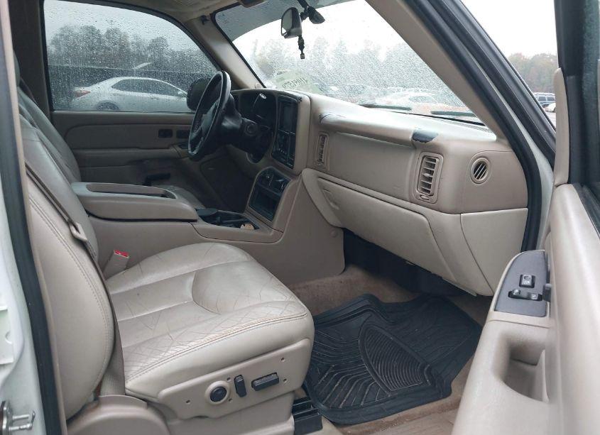 Photo 5 of 2004 Chevrolet Tahoe LT (VIN 1GNEC13Z34J239224)
