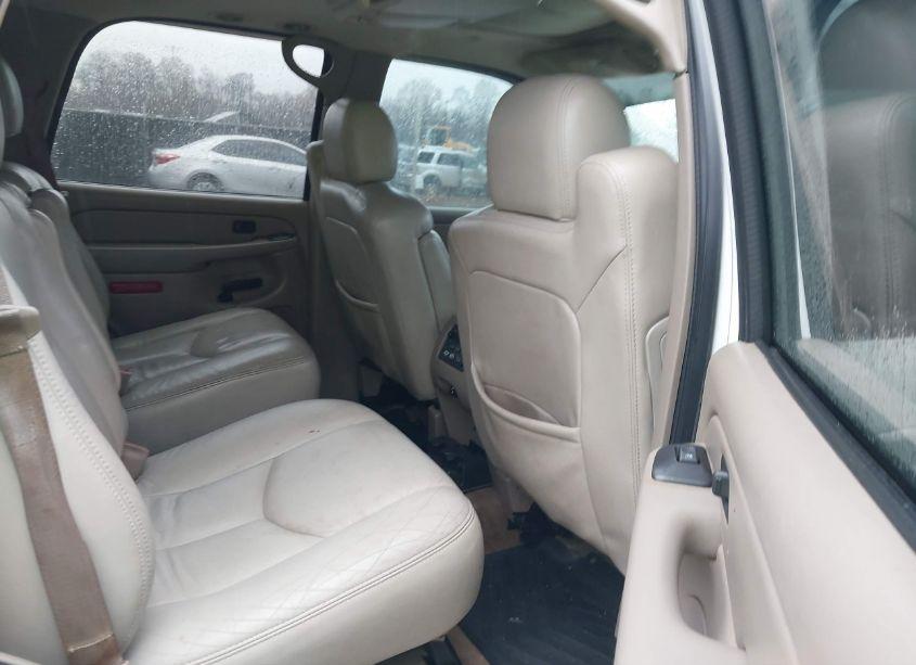 Photo 8 of 2004 Chevrolet Tahoe LT (VIN 1GNEC13Z34J239224)