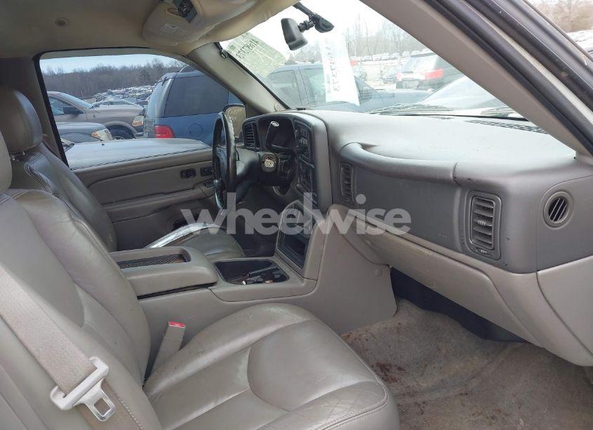 Photo 5 of 2004 Chevrolet Tahoe LT (VIN 1GNEC13Z34J277598)