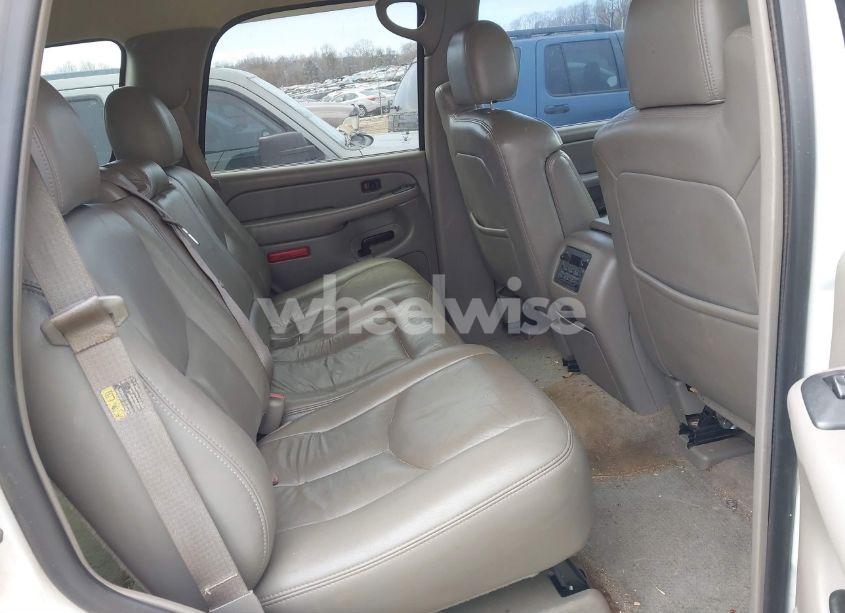 Photo 8 of 2004 Chevrolet Tahoe LT (VIN 1GNEC13Z34J277598)