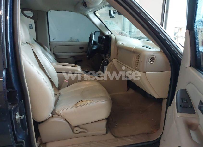 Photo 5 of 2004 Chevrolet Tahoe LS (VIN 1GNEC13Z34J311183)