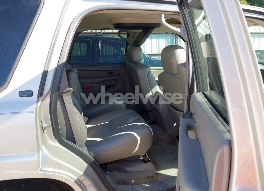 Photo 8 of 2004 Chevrolet Tahoe LT (VIN 1GNEC13Z34J328114)