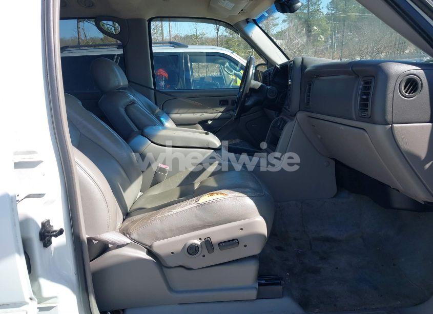 Photo 5 of 2004 Chevrolet Tahoe LT (VIN 1GNEC13Z34R150190)