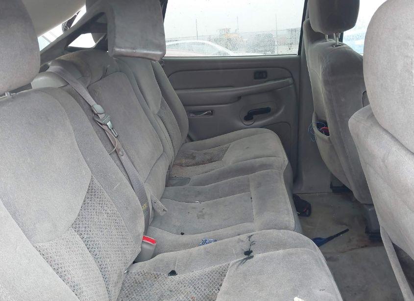 Photo 8 of 2004 Chevrolet Tahoe LS (VIN 1GNEC13Z34R239998)