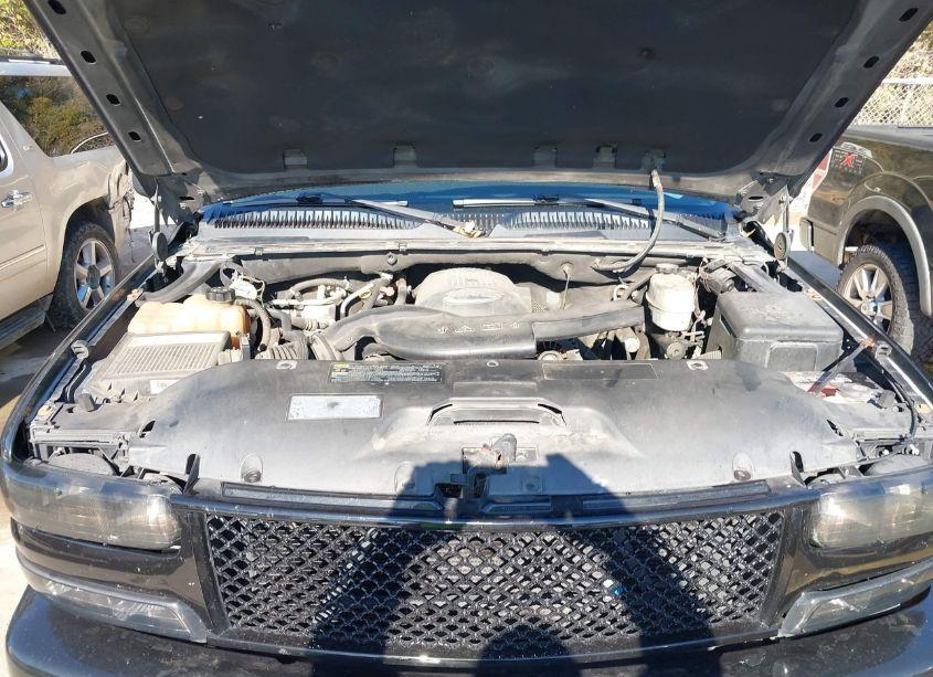 Photo 10 of 2004 Chevrolet Tahoe LS (VIN 1GNEC13Z34R255487)