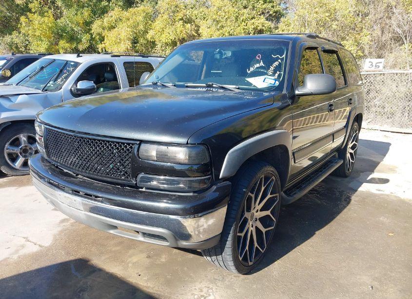 Photo 2 of 2004 Chevrolet Tahoe LS (VIN 1GNEC13Z34R255487)