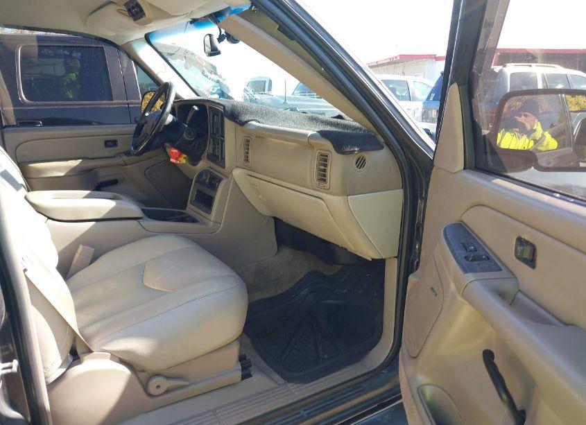Photo 5 of 2004 Chevrolet Tahoe LS (VIN 1GNEC13Z34R255487)