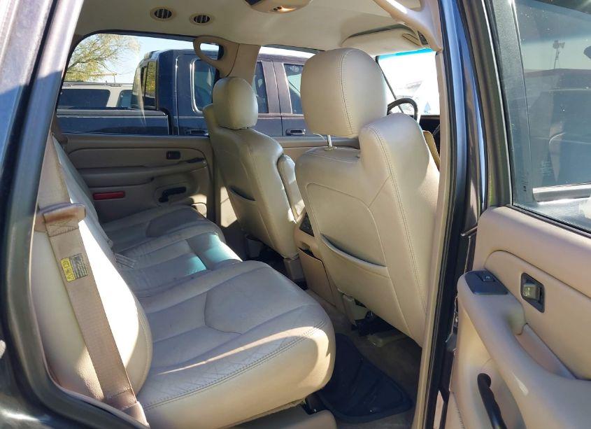 Photo 8 of 2004 Chevrolet Tahoe LS (VIN 1GNEC13Z34R255487)