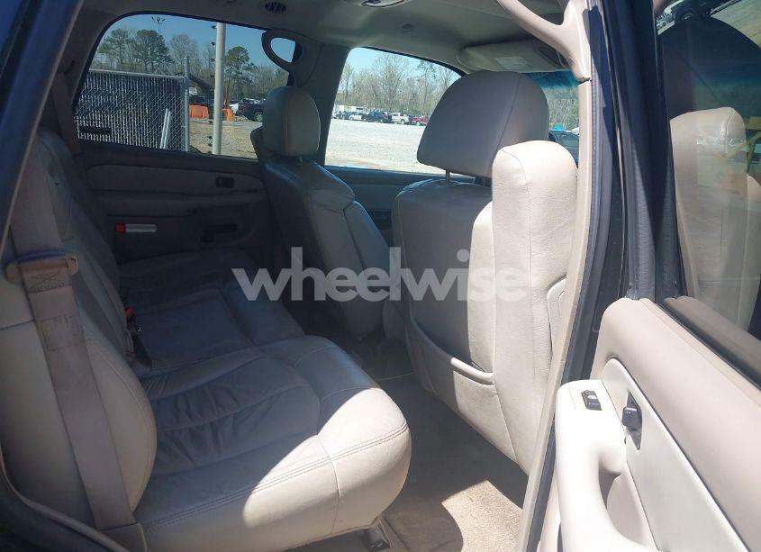 Photo 8 of 2002 Chevrolet Tahoe LT (VIN 1GNEC13Z42R245581)