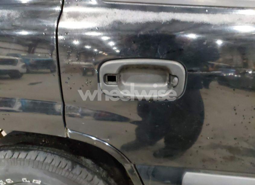 Photo 14 of 2003 Chevrolet Tahoe LS (VIN 1GNEC13Z43J340111)