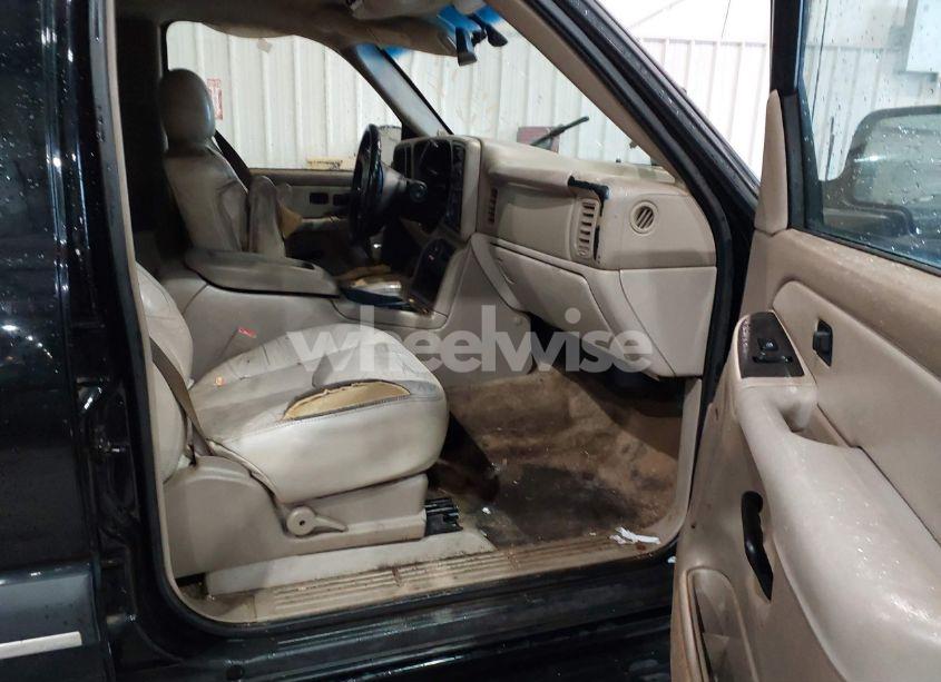 Photo 5 of 2003 Chevrolet Tahoe LS (VIN 1GNEC13Z43J340111)