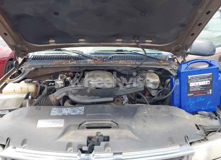 Photo 10 of 2003 Chevrolet Tahoe LS (VIN 1GNEC13Z43R161990)