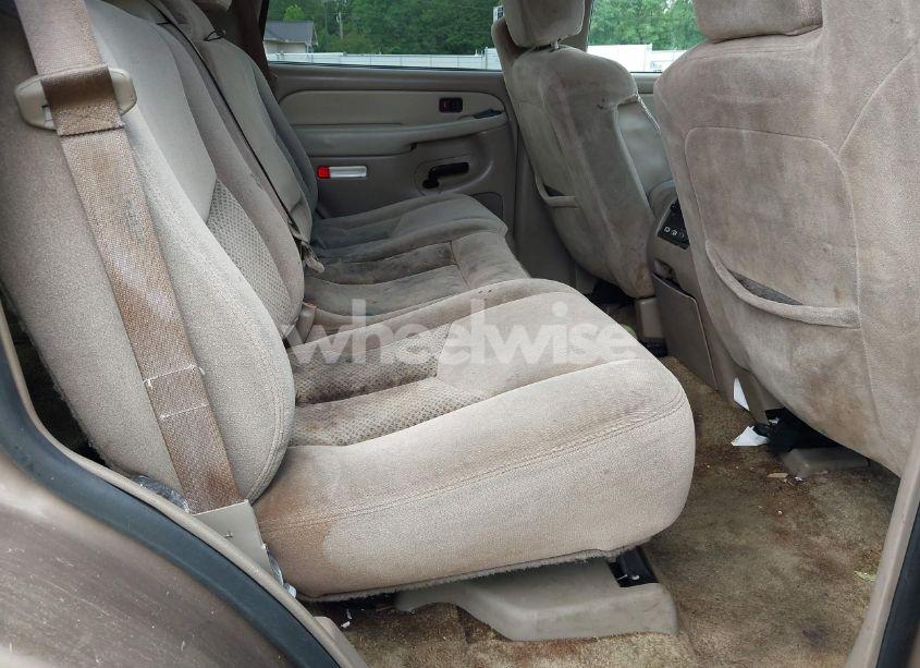 Photo 8 of 2003 Chevrolet Tahoe LS (VIN 1GNEC13Z43R161990)