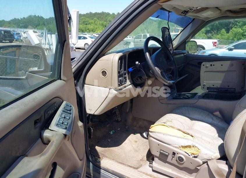 Photo 5 of 2004 Chevrolet Tahoe LT (VIN 1GNEC13Z44R197874)