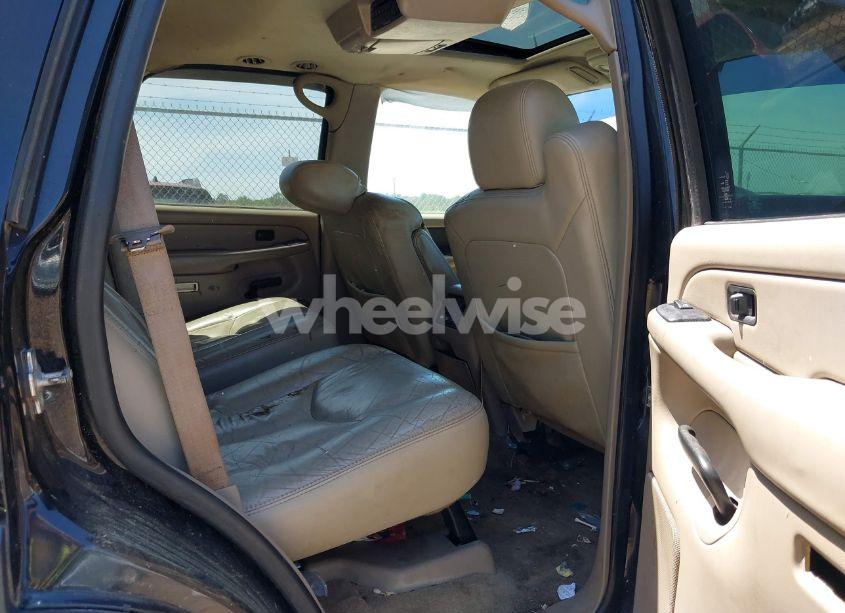 Photo 8 of 2004 Chevrolet Tahoe LT (VIN 1GNEC13Z44R197874)