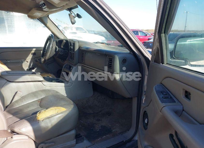 Photo 5 of 2004 Chevrolet Tahoe LS (VIN 1GNEC13Z44R269950)