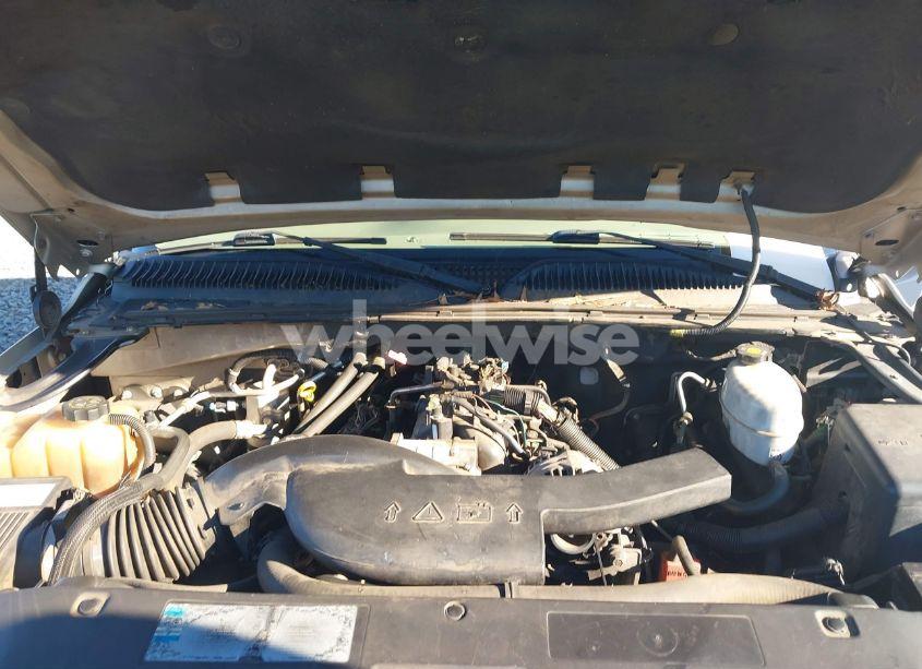 Photo 10 of 2005 Chevrolet Tahoe LT (VIN 1GNEC13Z45R223228)