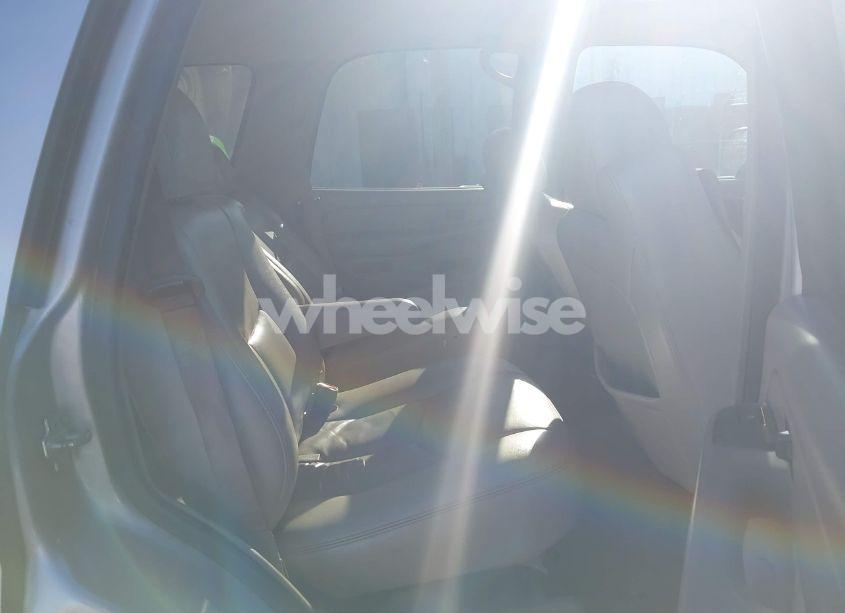 Photo 8 of 2005 Chevrolet Tahoe LT (VIN 1GNEC13Z45R223228)