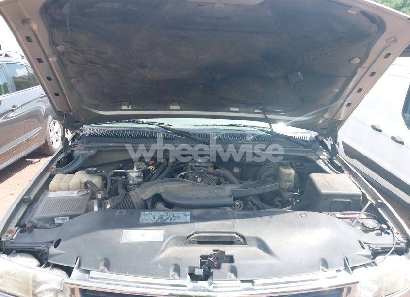 Photo 10 of 2002 Chevrolet Tahoe LS (VIN 1GNEC13Z52R275513)