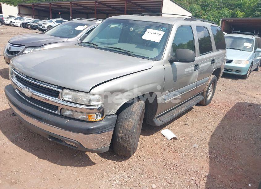 Photo 2 of 2002 Chevrolet Tahoe LS (VIN 1GNEC13Z52R275513)