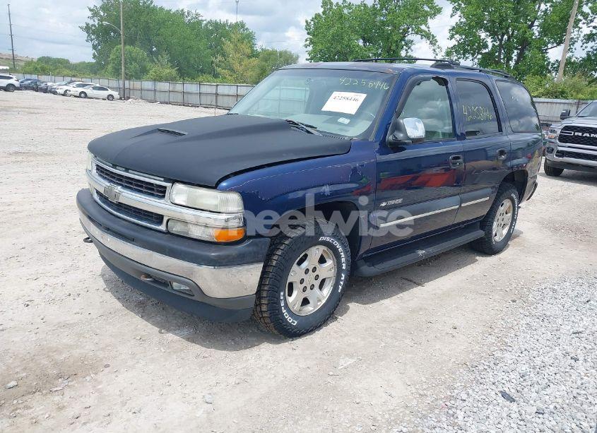 Photo 2 of 2002 Chevrolet Tahoe LS (VIN 1GNEC13Z52R284289)