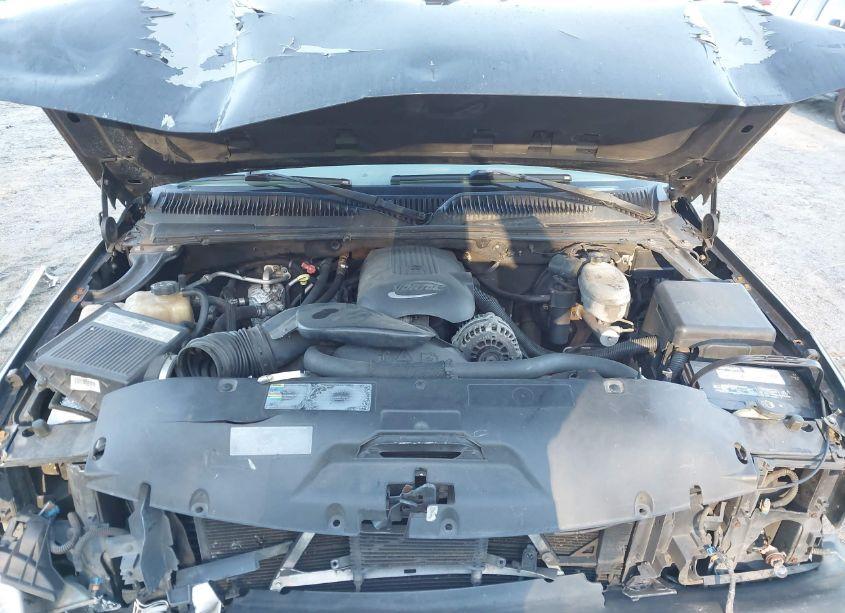 Photo 10 of 2003 Chevrolet Tahoe LT (VIN 1GNEC13Z53J127457)