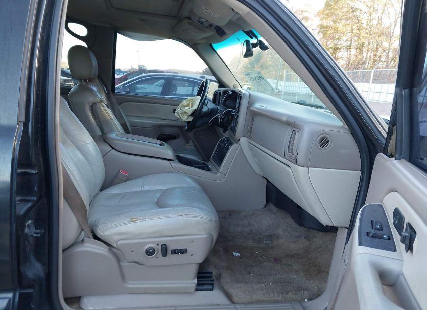 Photo 5 of 2003 Chevrolet Tahoe LT (VIN 1GNEC13Z53J127457)