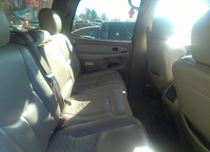 Photo 8 of 2003 Chevrolet Tahoe LT (VIN 1GNEC13Z53J134621)