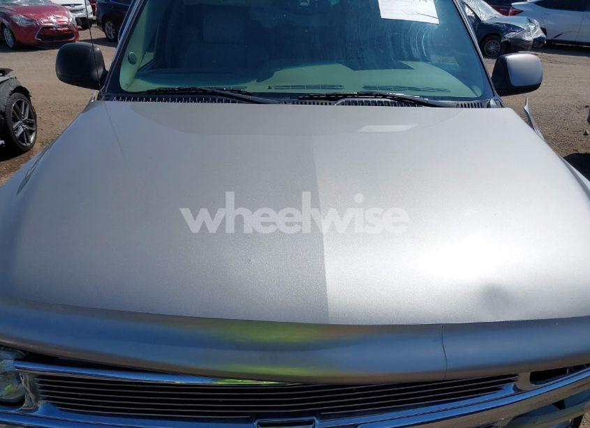 Photo 10 of 2003 Chevrolet Tahoe LT (VIN 1GNEC13Z53R239032)