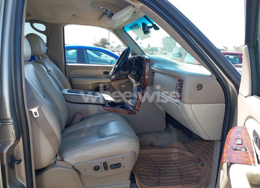 Photo 5 of 2003 Chevrolet Tahoe LT (VIN 1GNEC13Z53R239032)