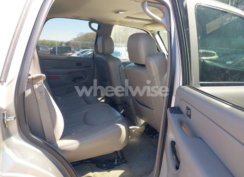 Photo 8 of 2004 Chevrolet Tahoe LS (VIN 1GNEC13Z54J225101)